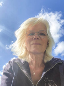 Vera Knoll, Tierheilpraktikerin in Hamburg für Hunde, Katzen und Pferde